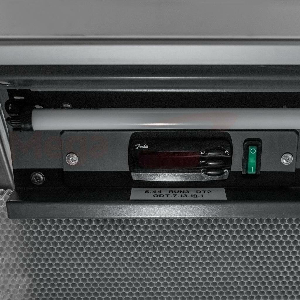 Elektroniczny panel sterowania z cyfrowym wyświetlaczem w regale chłodniczym pod agregat zewnętrzny JBG/Carrier