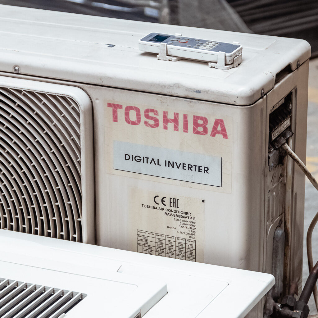 Klimatyzator jednostka zewnętrzna agregat skraplający z pilotem Toshiba RAV-SM804ATP-E